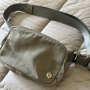 Lululemon Everywhere Belt Bag